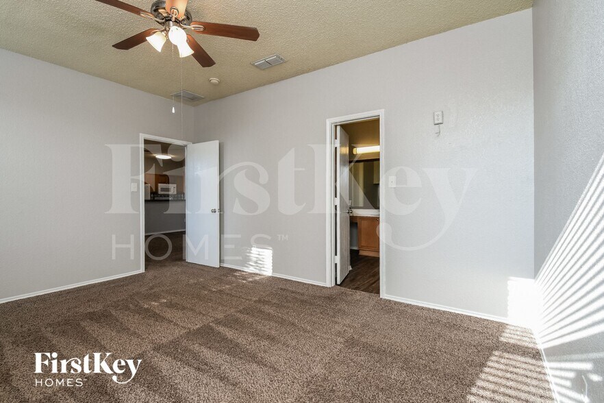 Building Photo - 10240 Dawson Trail