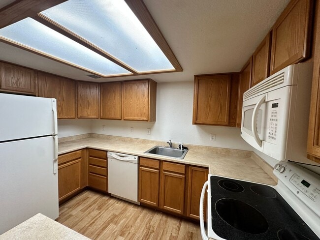 Building Photo - Stylish 3rd Level, Private 2 bedroom Apartment With LVP Flooring, Decks, Gas Fireplace & In-Unit ...