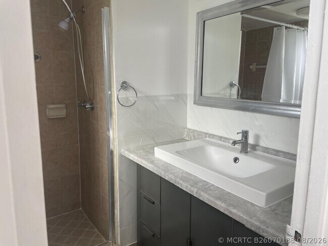 Building Photo - 2851 Somerset Dr