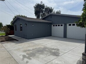 Building Photo - 317 N Shamrock Ave