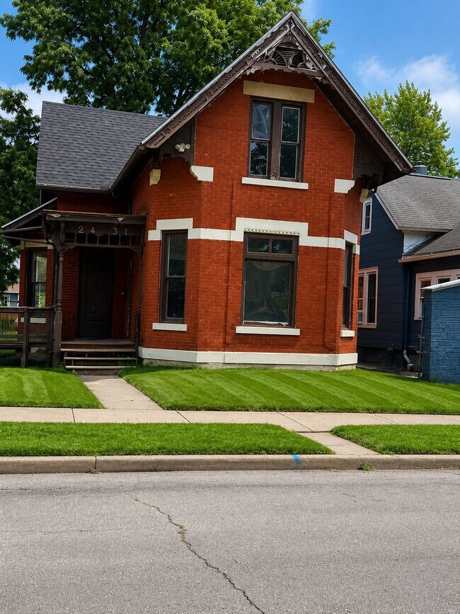 Building Photo - 2431 Fox Ave