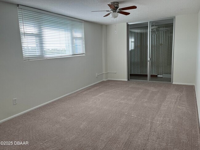 Building Photo - 1224 S Peninsula Dr