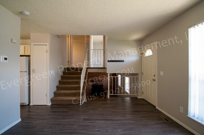 Building Photo - Charming 3 Bedroom House in a Great Location!