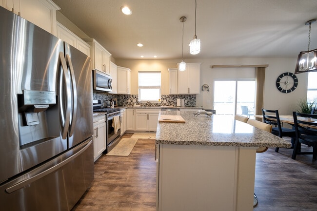 Building Photo - 5595 Queensland Ln N