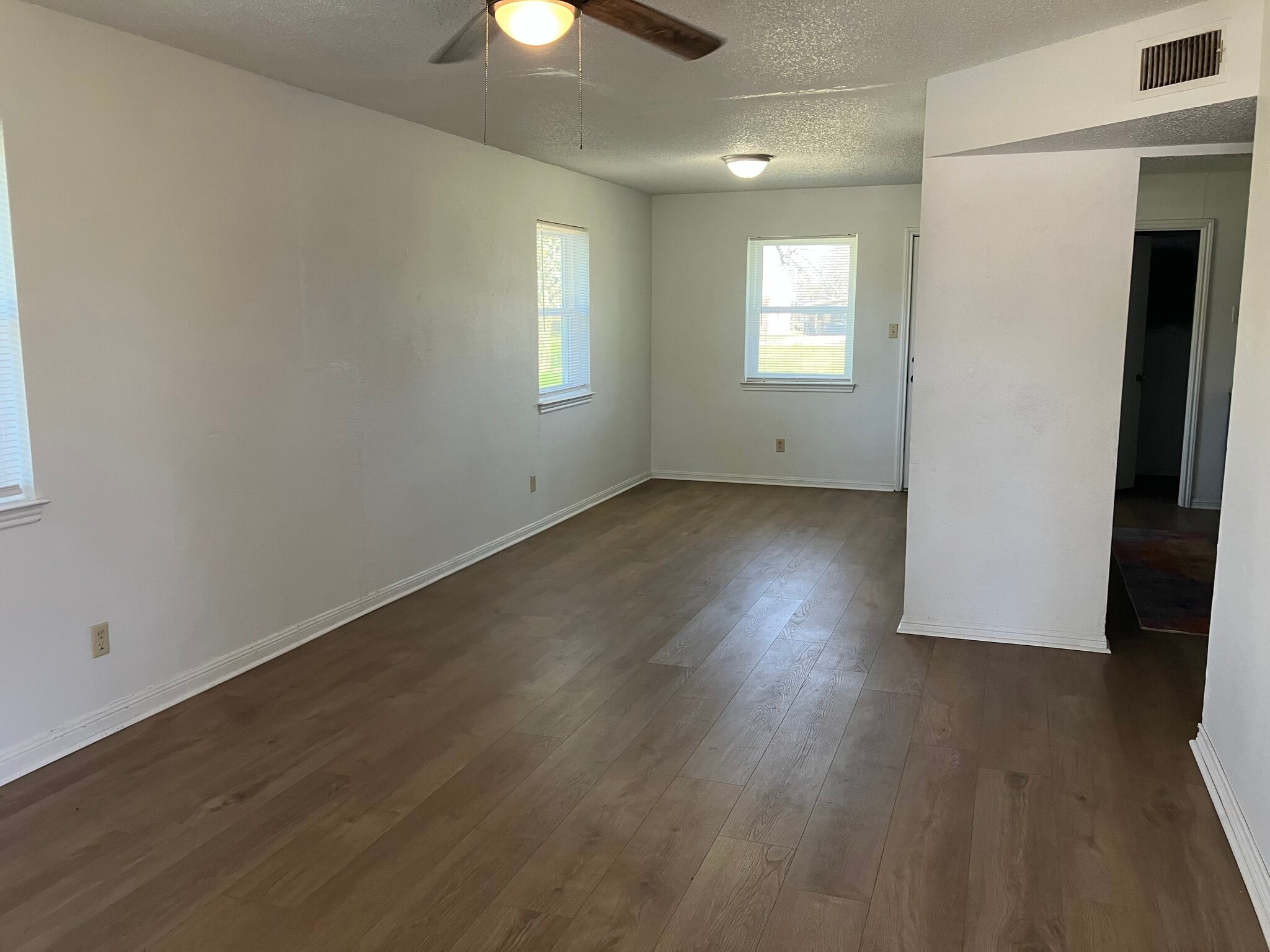 Building Photo - 1300 W Park Cir