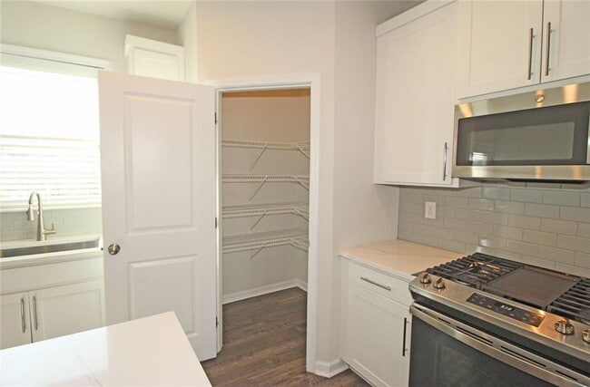 Building Photo - 1675 Coasta Way