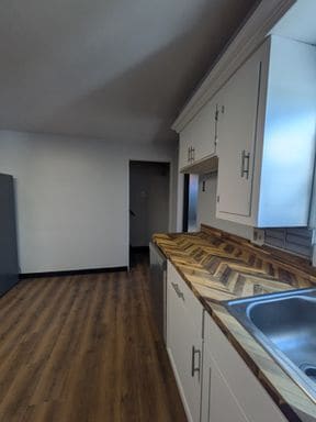 Building Photo - Newly Updated 3 bedroom in Carrick! Section 8 is considered