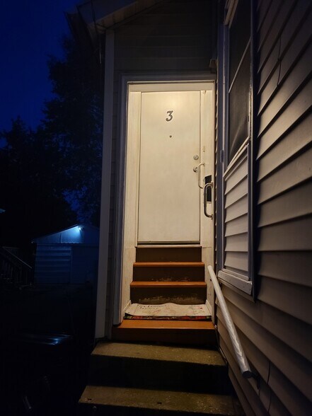 Building Photo - 914 S Center St