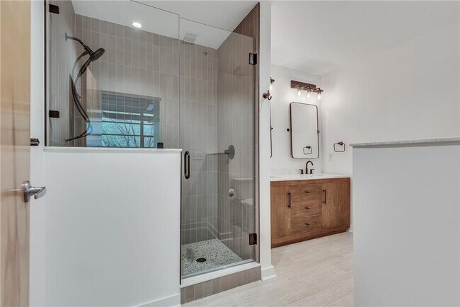 Building Photo - 400 Village Pkwy