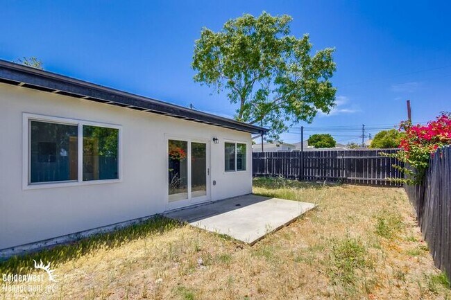 Building Photo - Remodeled 2Bdm 1Ba Apartment with Spacious Yard in La Mesa