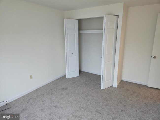 Building Photo - 82 Ewing Dr