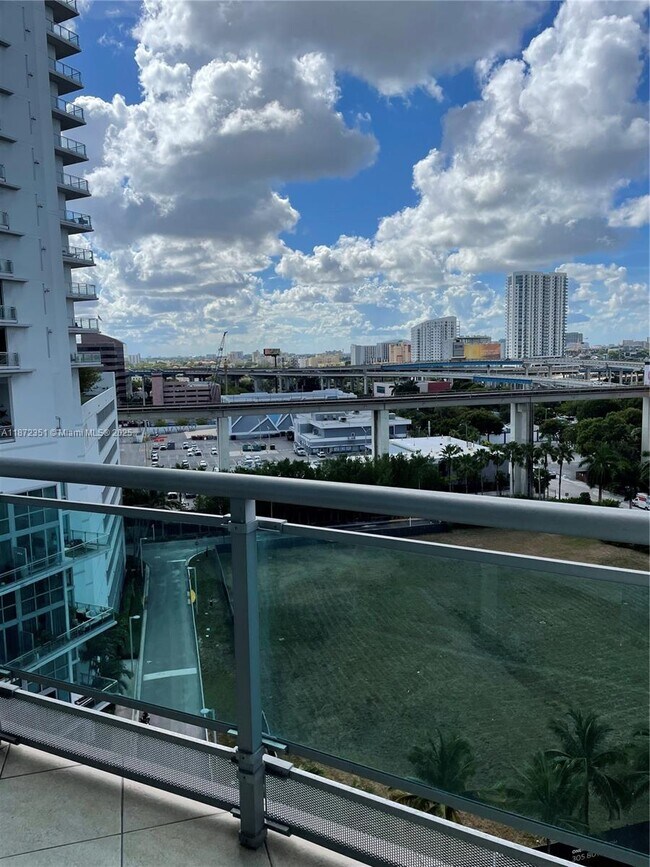 Building Photo - 350 S Miami Ave