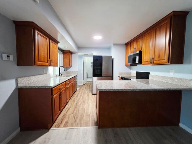 Building Photo - Updated 3 bed 2.5 bath home in Playmor – The Heart of UTC!