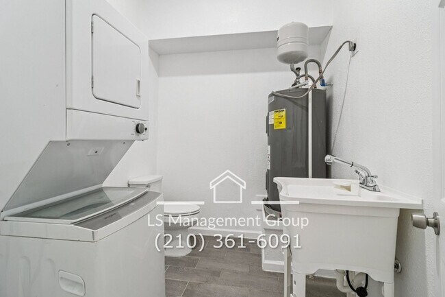 Building Photo - 622 Denver Blvd