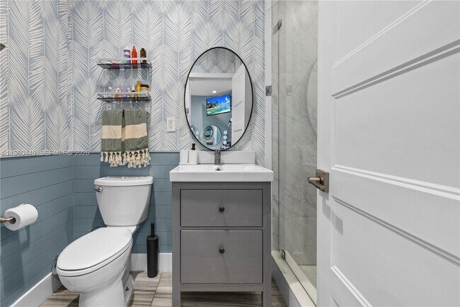 Building Photo - 1121 NE 85th St