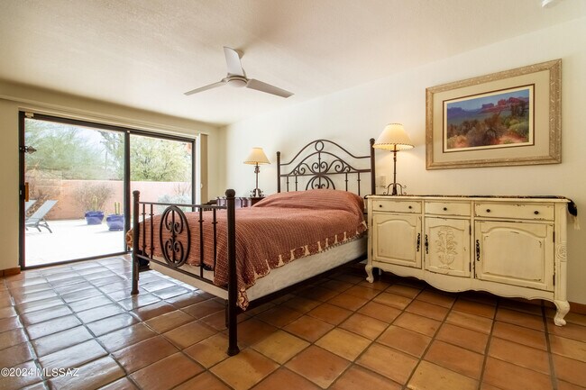 Building Photo - 3752 E Calle Guaymas