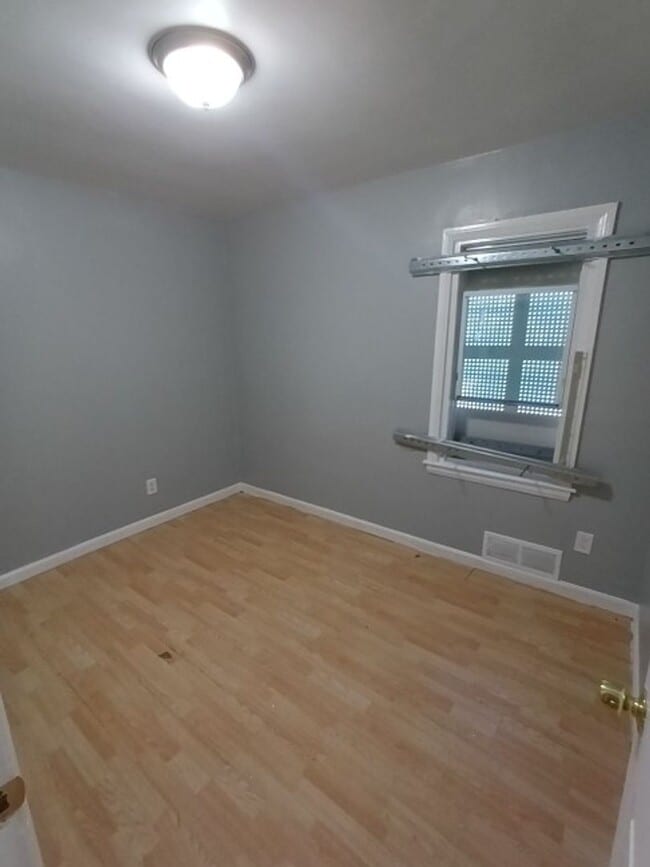 Building Photo - 3 bed ranch on Detroit's East Side Now Ava...