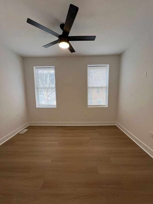 Building Photo - 3 bedrooms 2 bathrooms, 21218