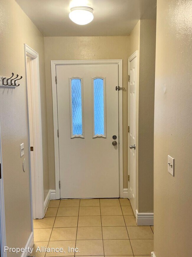 2 br, 1.5 bath House 216 S. Nome Street 216 S Nome St Aurora CO