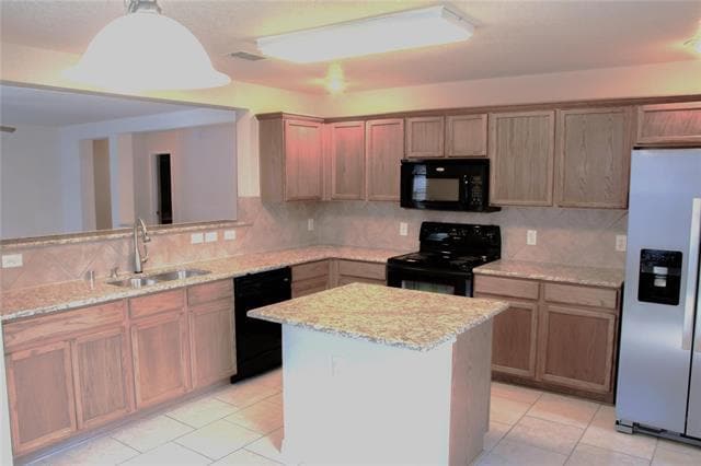 Building Photo - 5213 Mirror Lake Dr
