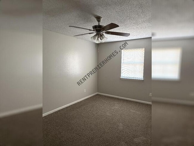 Building Photo - 10801 Excalibur Dr