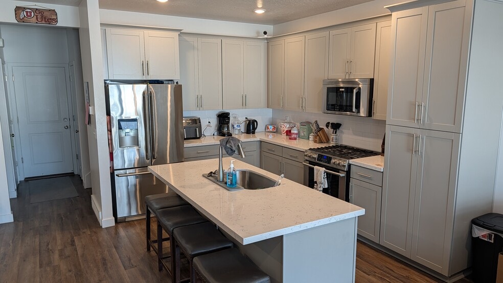 Building Photo - 11478 S Old Cedar Dr