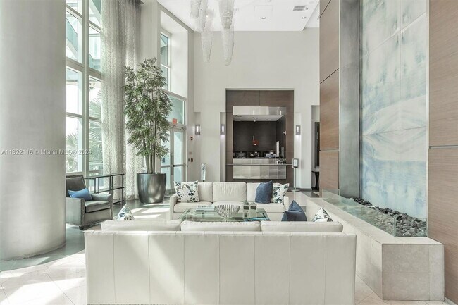 Building Photo - 1155 Brickell Bay Dr