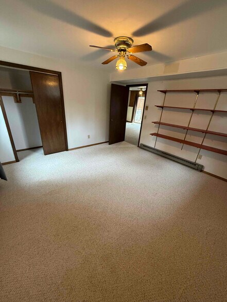 Building Photo - 2220 Carriage Dr