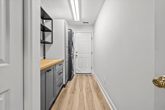 Building Photo - 43 S Lakeshore Dr