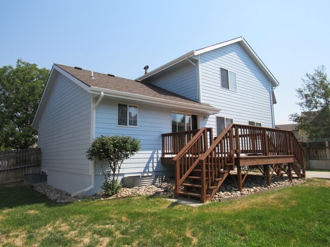 Building Photo - Gorgeous! Spacious Westside Home