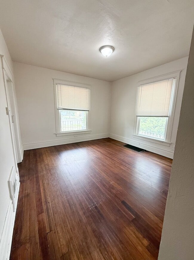 Building Photo - Spacious Multi-Unit Home Near UNC – Flexible Living & Modern Updates