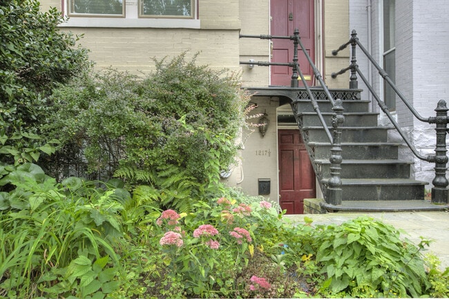 Building Photo - 1217 1/2 Independence Ave SE-