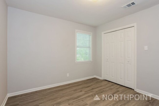 Building Photo - 1009 E Jefferson St