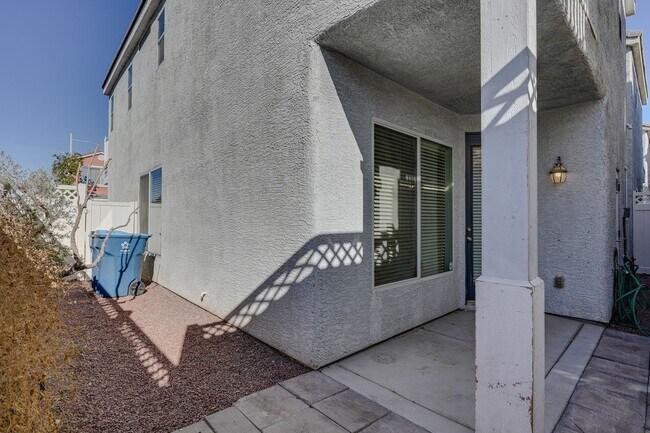 Building Photo - Gated Townhome with Strip Views from the Balcony!