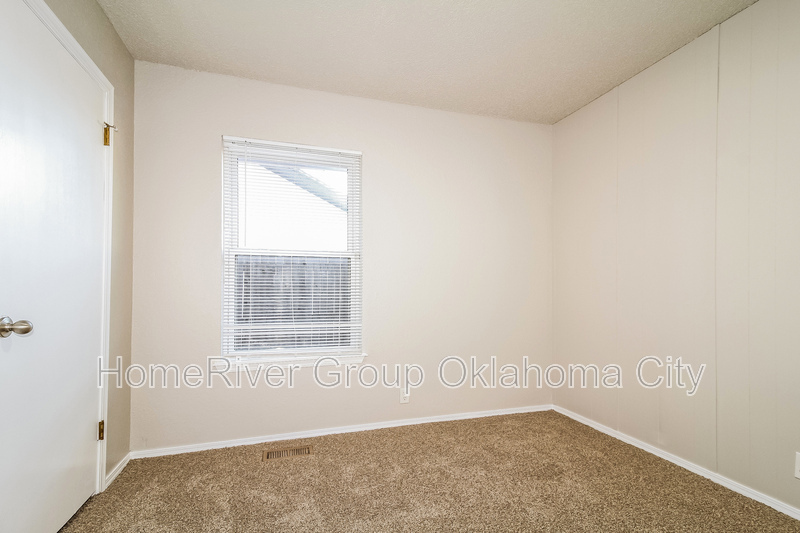 Building Photo - 1720 Ridgeway Dr