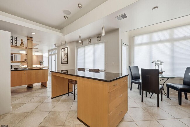 Building Photo - 7701 Atlantic Ave