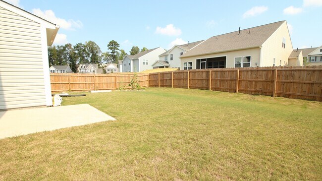 Building Photo - 3/2.5 House with Fenced-In yard and GORGEOUS interior!