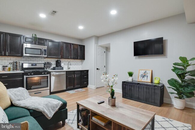 Building Photo - 1255 Raum St NE