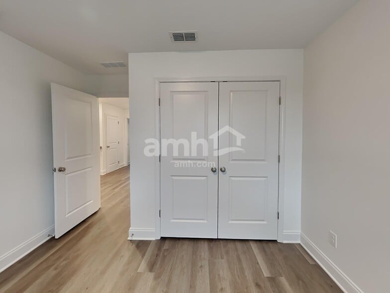 Building Photo - 301 Golucke Way