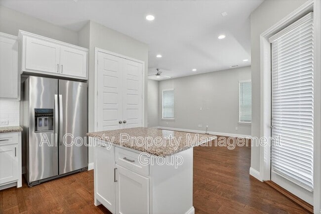 Building Photo - 6330 Oakbend Cir