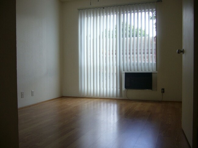 Building Photo - Palm Villas Townhouse (Ewa) Ground floor unit 1, bedroom, 1 bath with 1 parking Avail 11/24