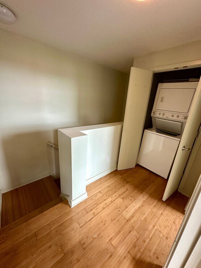 Building Photo - 2 BED | 2.5 BATH | URBAN CONDO | DOWNTOWN ...