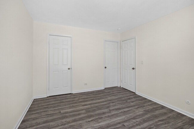 Building Photo - 402 Sandalwood Ln