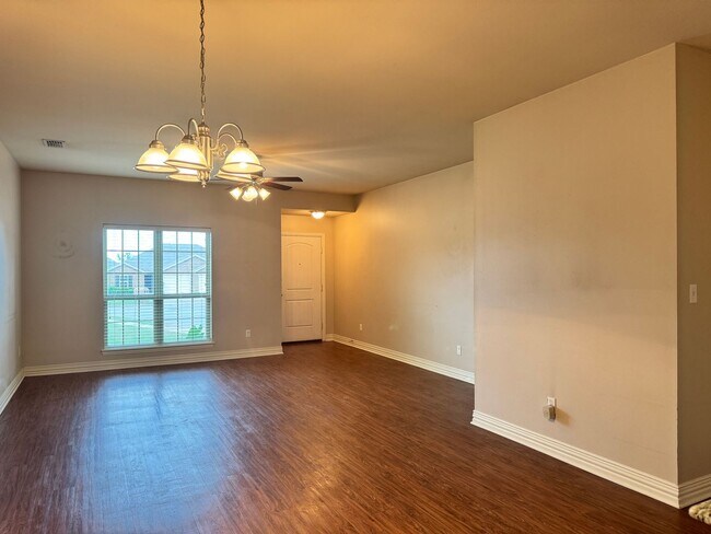 Building Photo - 311 Princess Place