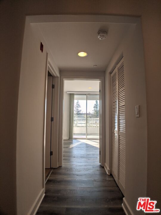 Building Photo - 5143 White Oak Ave