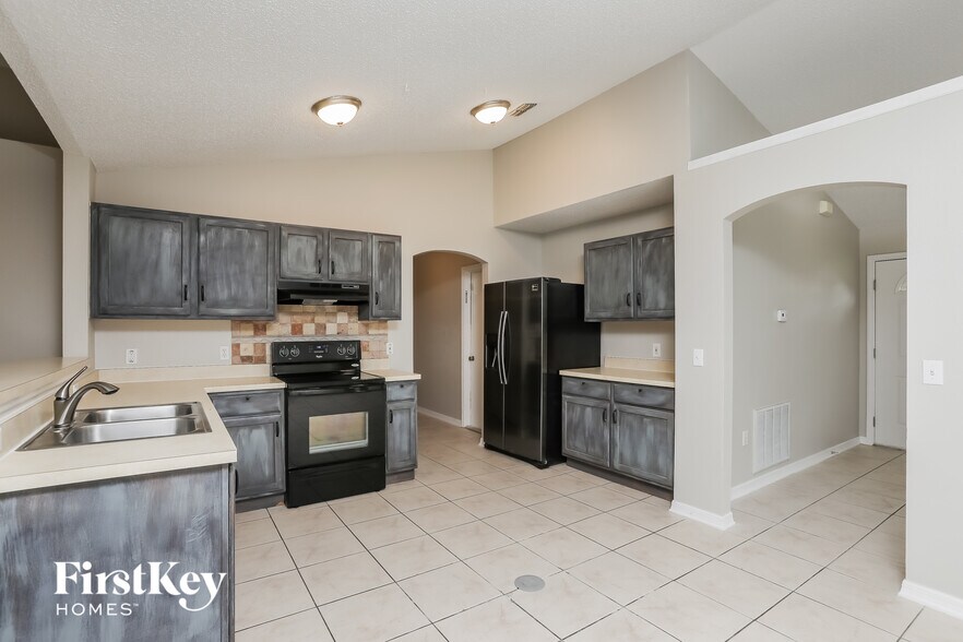 Building Photo - 662 Armadillo Dr