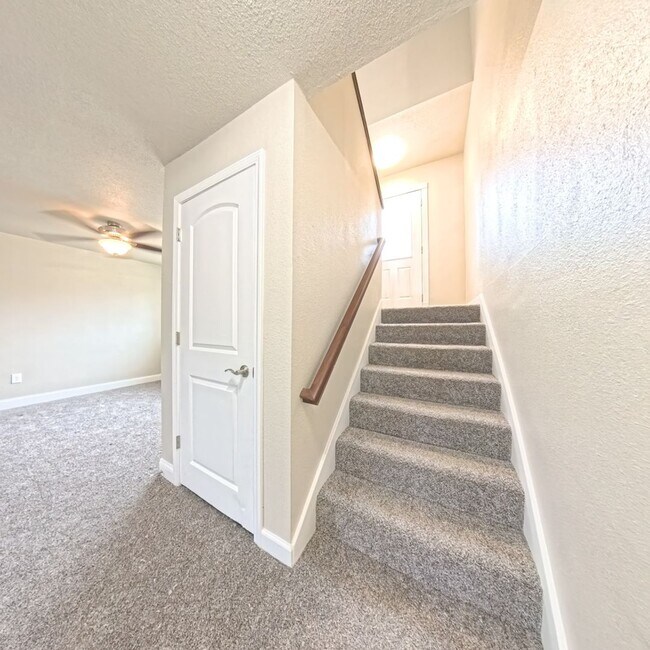 Building Photo - Charming 3 bedroom 2 bathroom home