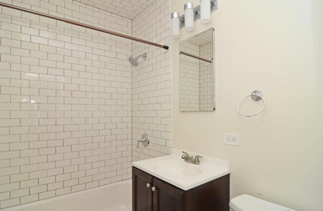 Building Photo - 2519 N Francisco Ave