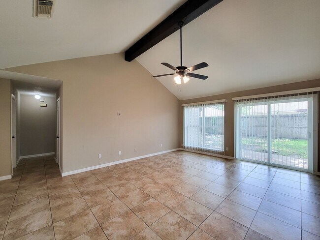 Building Photo - BEAUTIFUL 3 BEDROOM 2 BATH UPDATED HOME WI...