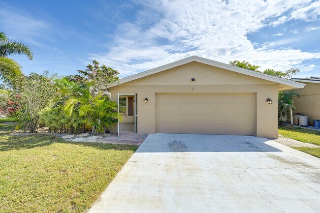 Building Photo - 4261 Pearl Harbor Dr